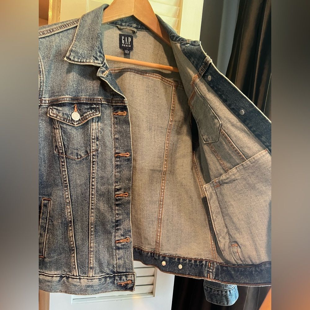 GAP Women's Blue Denim Jacket - Picture 6 of 10